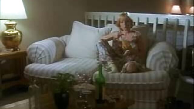 Robe verte doggystyled sur le film porno en entier sol