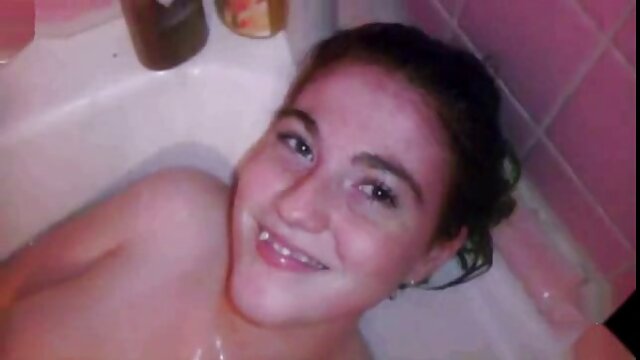 La superbe teen bulgare Alex porno streaming film entier suce et baise fort en webcam